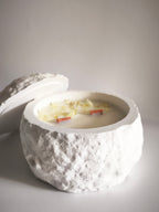 Aromatic candle Luna "Moon white"