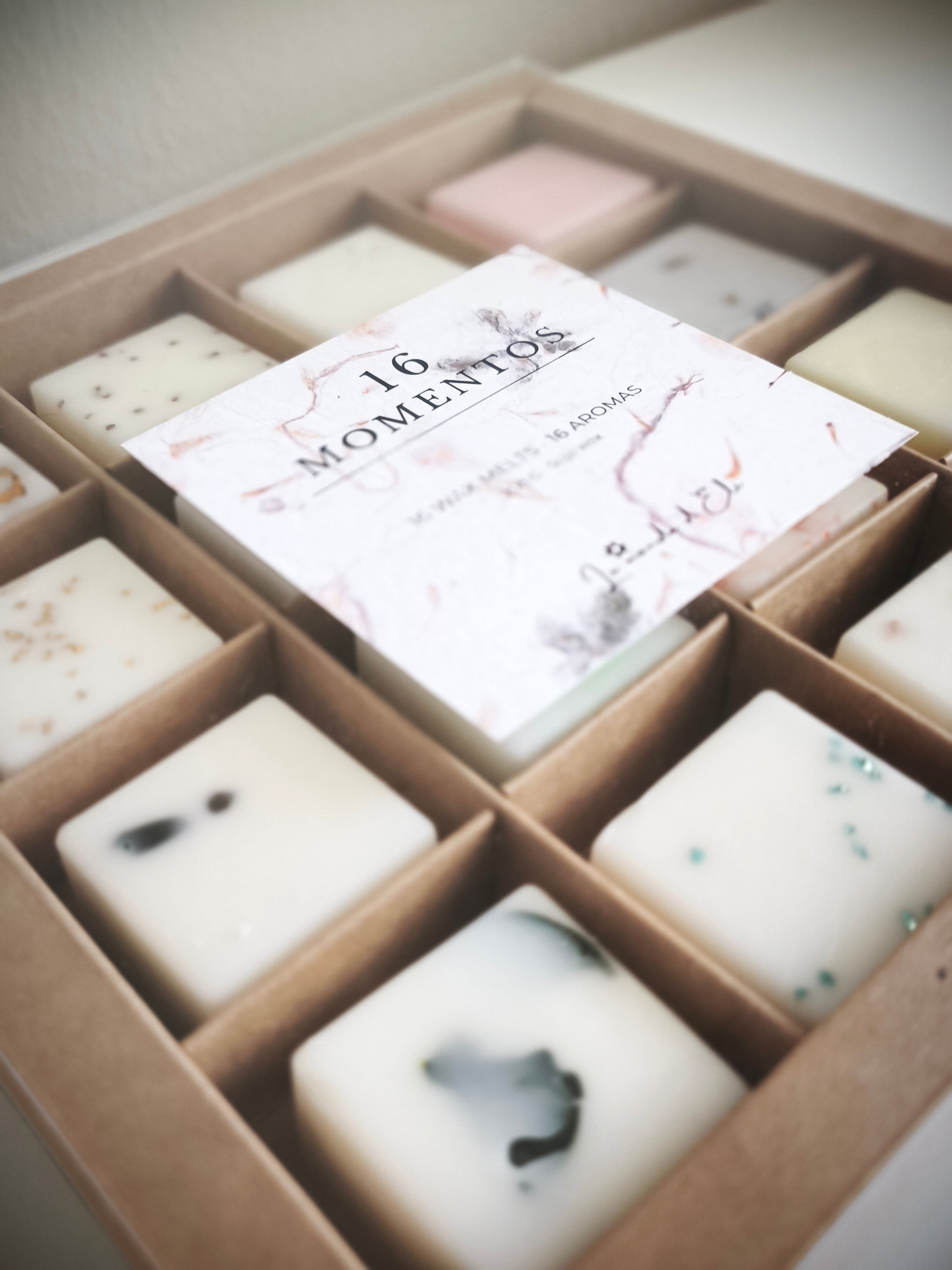 16 Momentos / Caja de wax melts