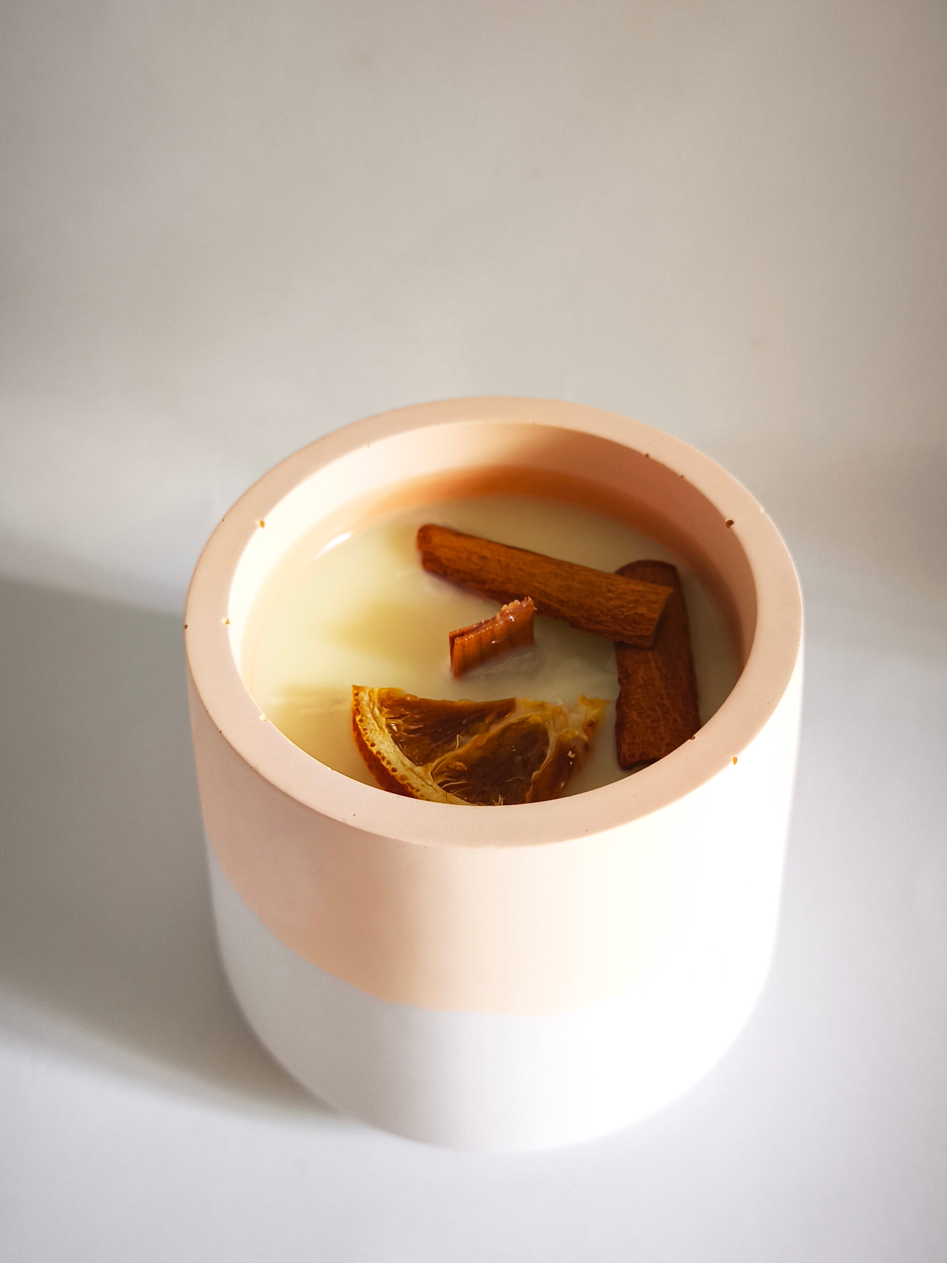"Alisa" scented candle