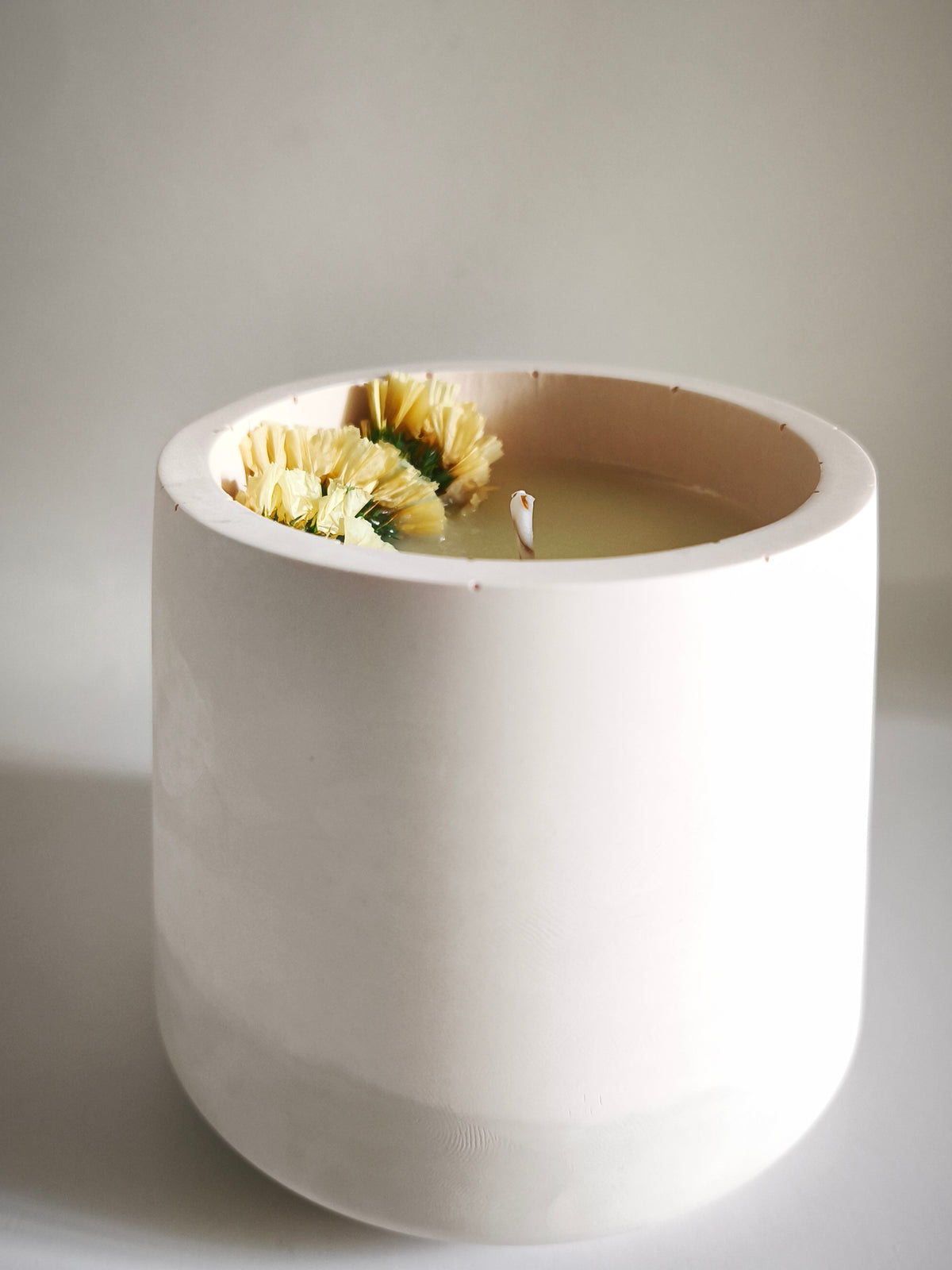 "Alisa" scented candle